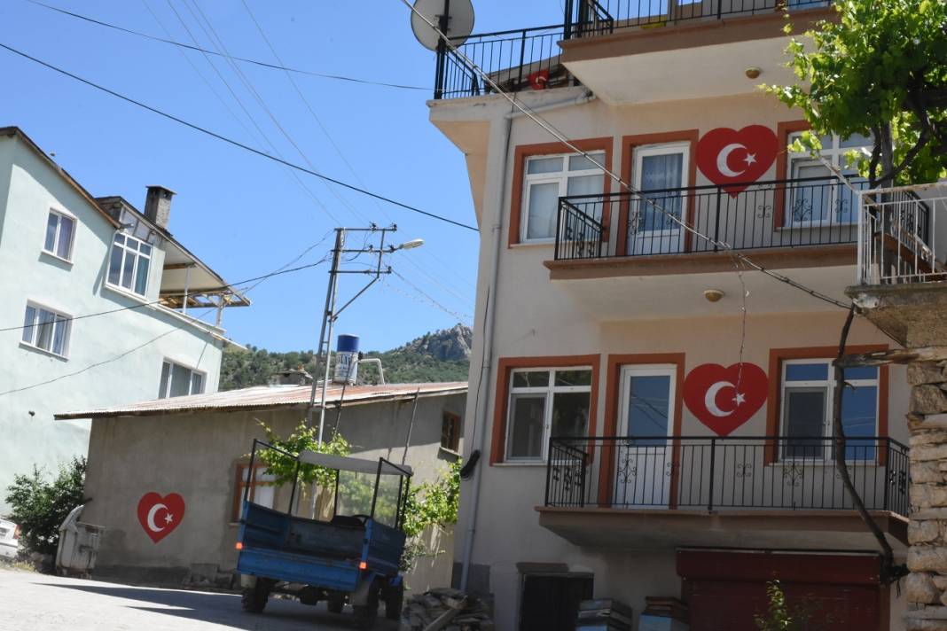 Konya'da 13 yıllık muhtardan göğüs kabartan çizim! Kafaya koymuş ilçedeki her eve sevdasını kazıyacak 6